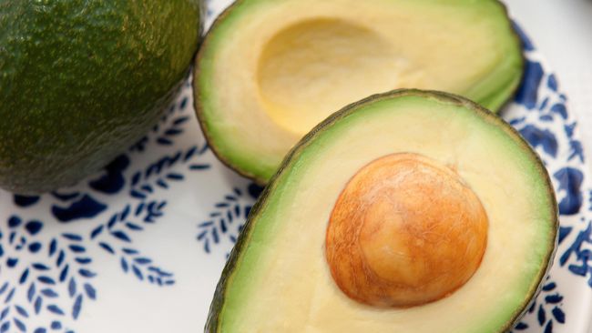 Kebiasaan Salah Saat Makan Alpukat yang Hilangkan Vitamin
